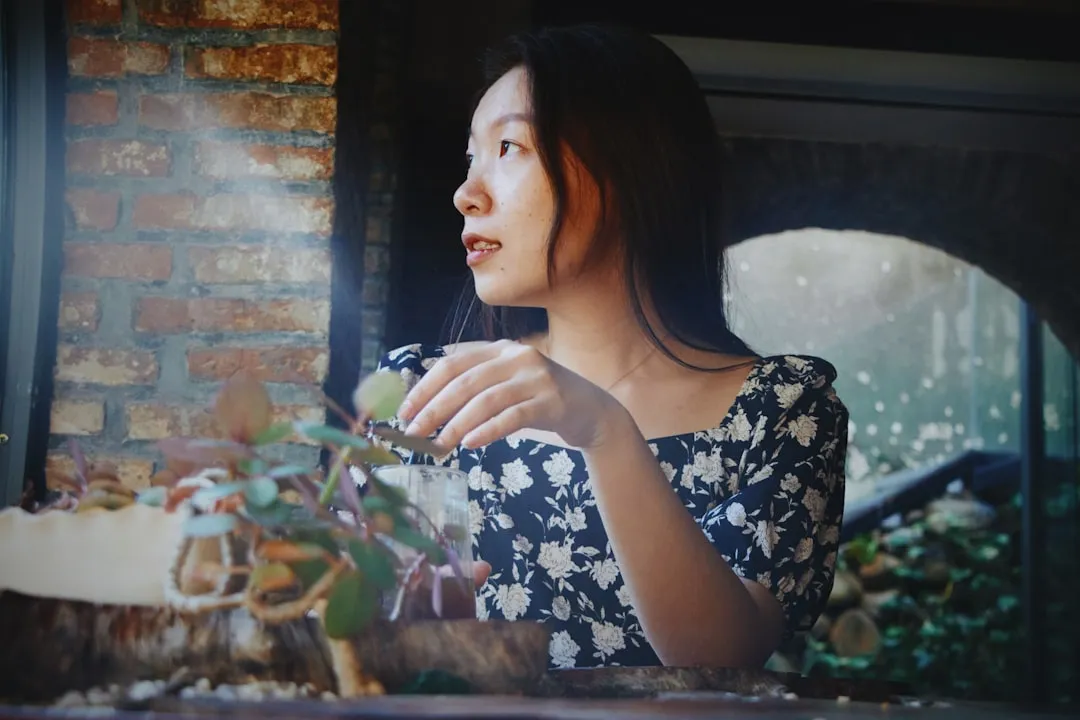 塑料收纳箱材质对比：PP与PE在耐用性与防潮性能上的差异解析