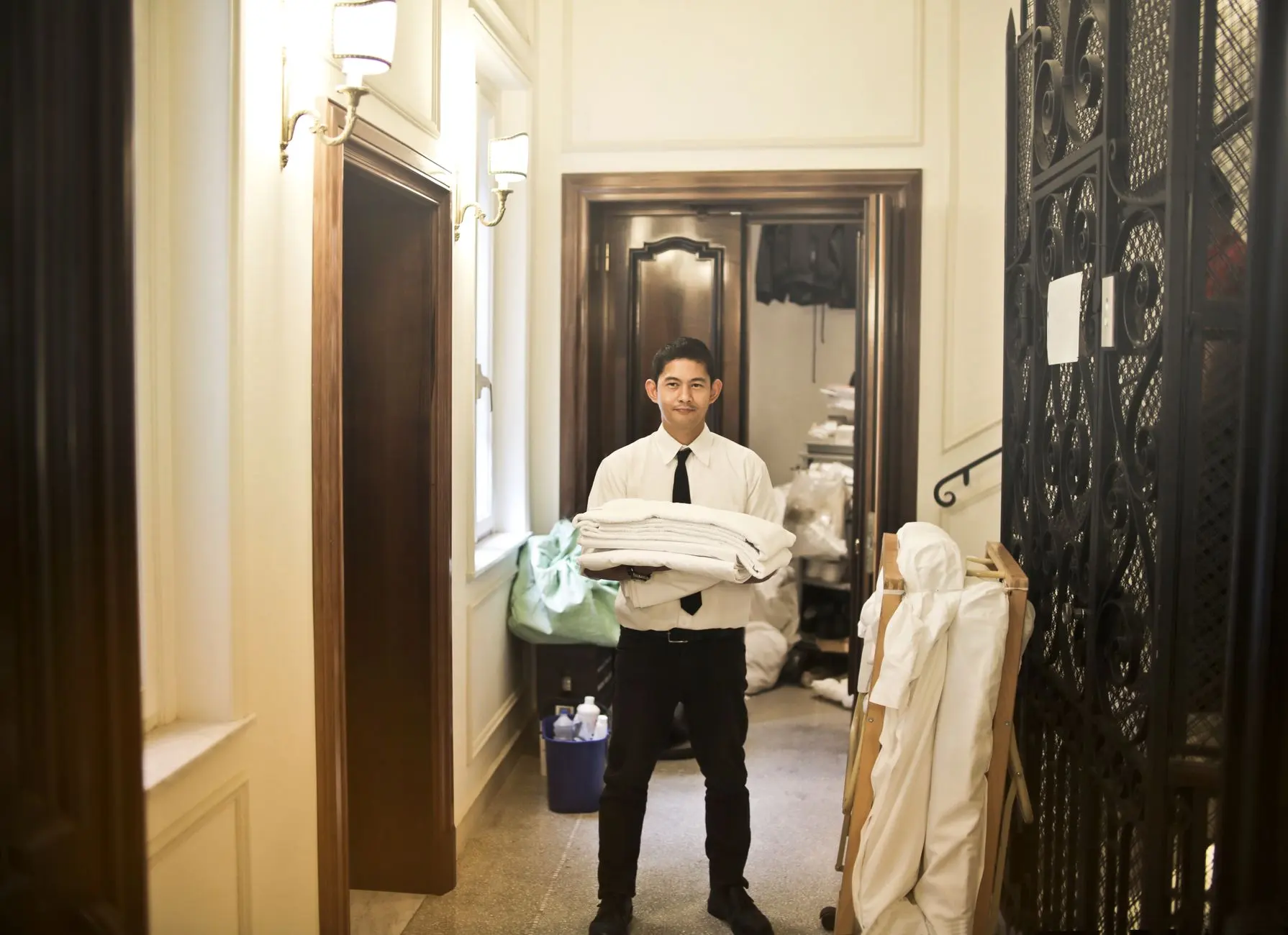 收纳筐与脏衣篮产品对比：不同材质与结构在宿舍场景的适用性评估