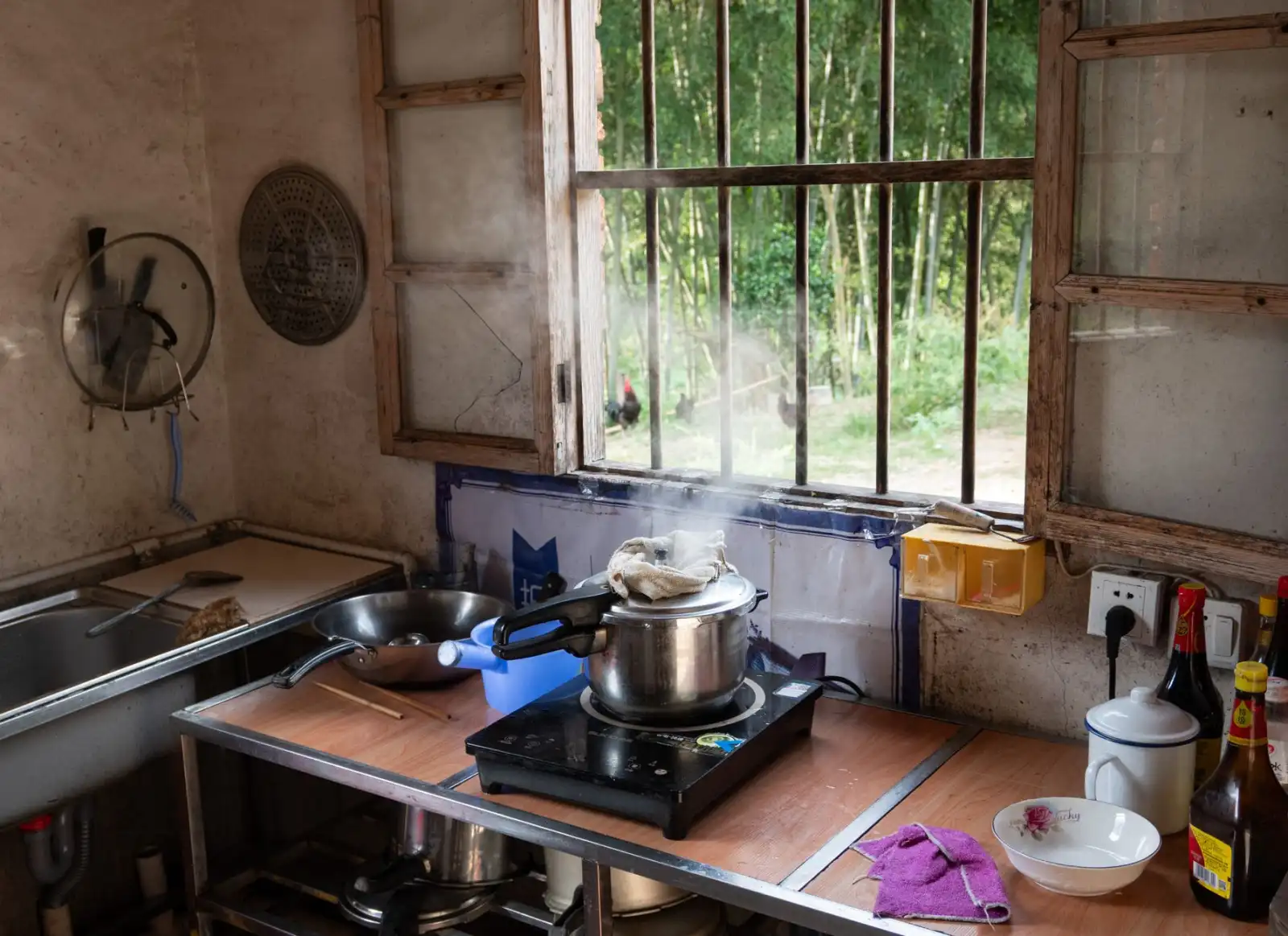 塑料收纳箱与收纳筐材质对比：家居收纳用品的耐用性如何评估
